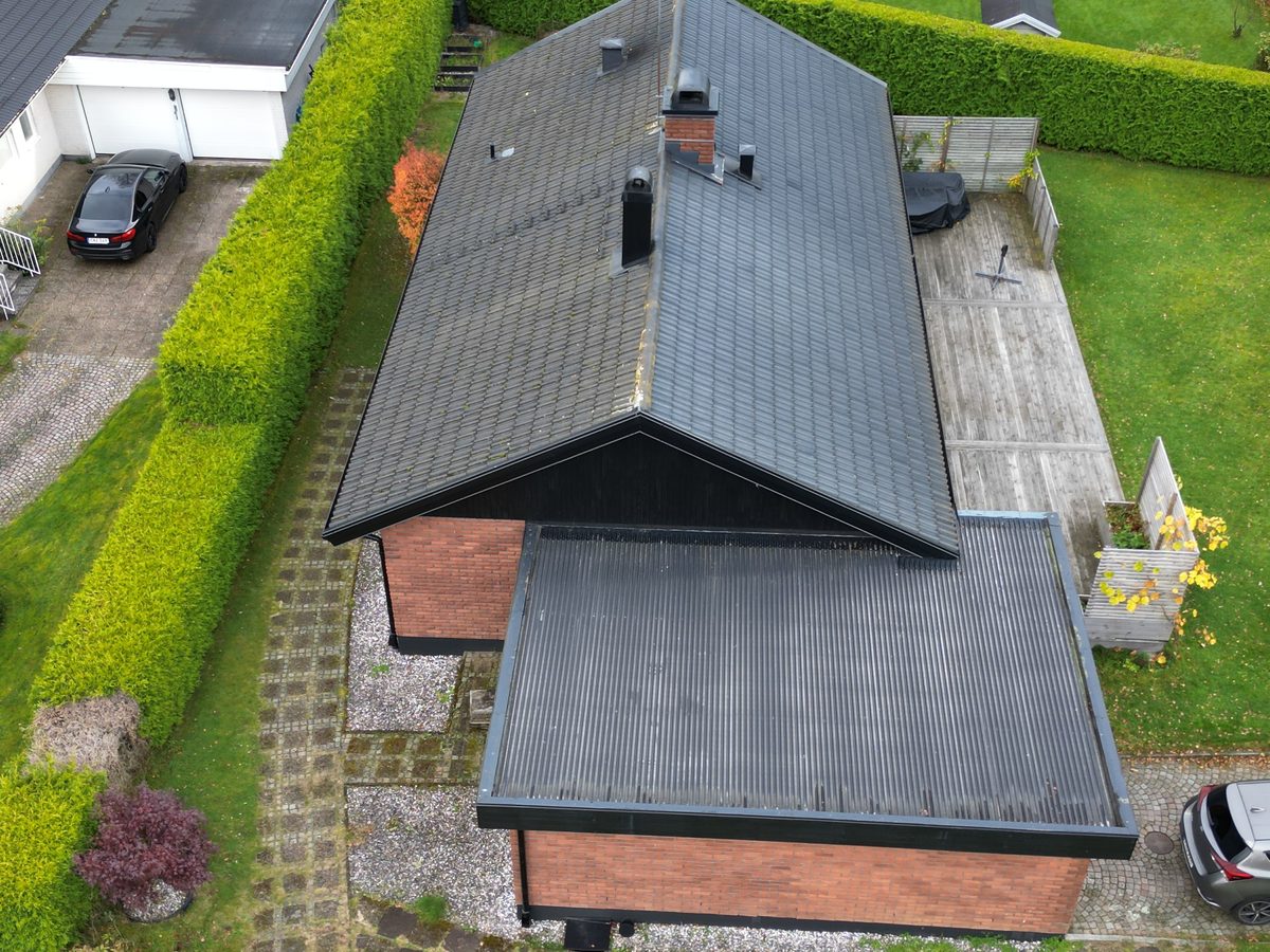 Betongtakpannor på ett villatak